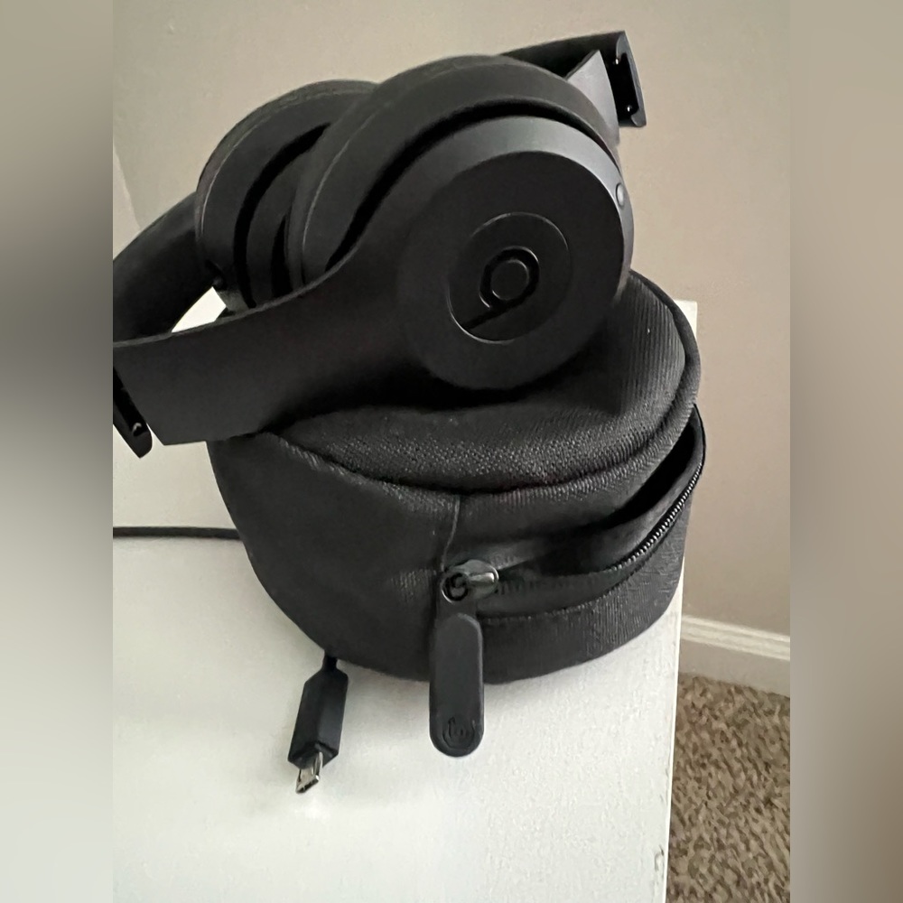 Black Beats Solo 3 Wireless Headphone